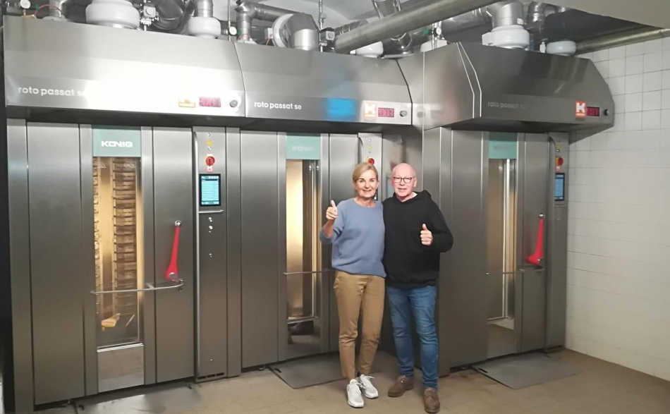 besitzer vor neuem ofen